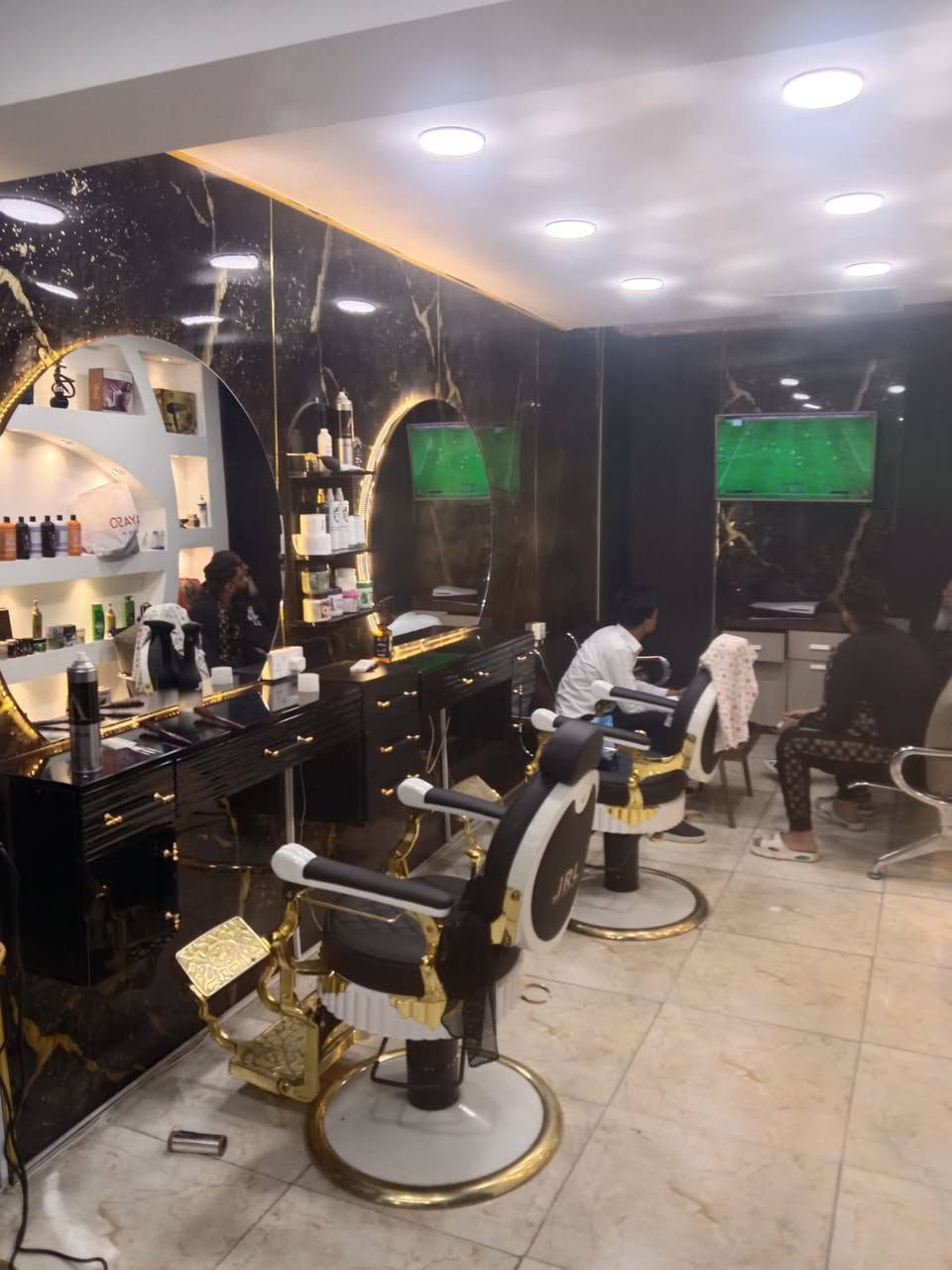 السلام عليكم ✋
عروض العيد 😀
اطفال الفين 🧒
اكبار ثلاثة الاف 🧔
الحلاقين عبدالله ***********
مهيمن ***********
العنواد مقابيل السوك فرع مجمع الانتفاضه الطبي مقابل مكتبه الضامد
