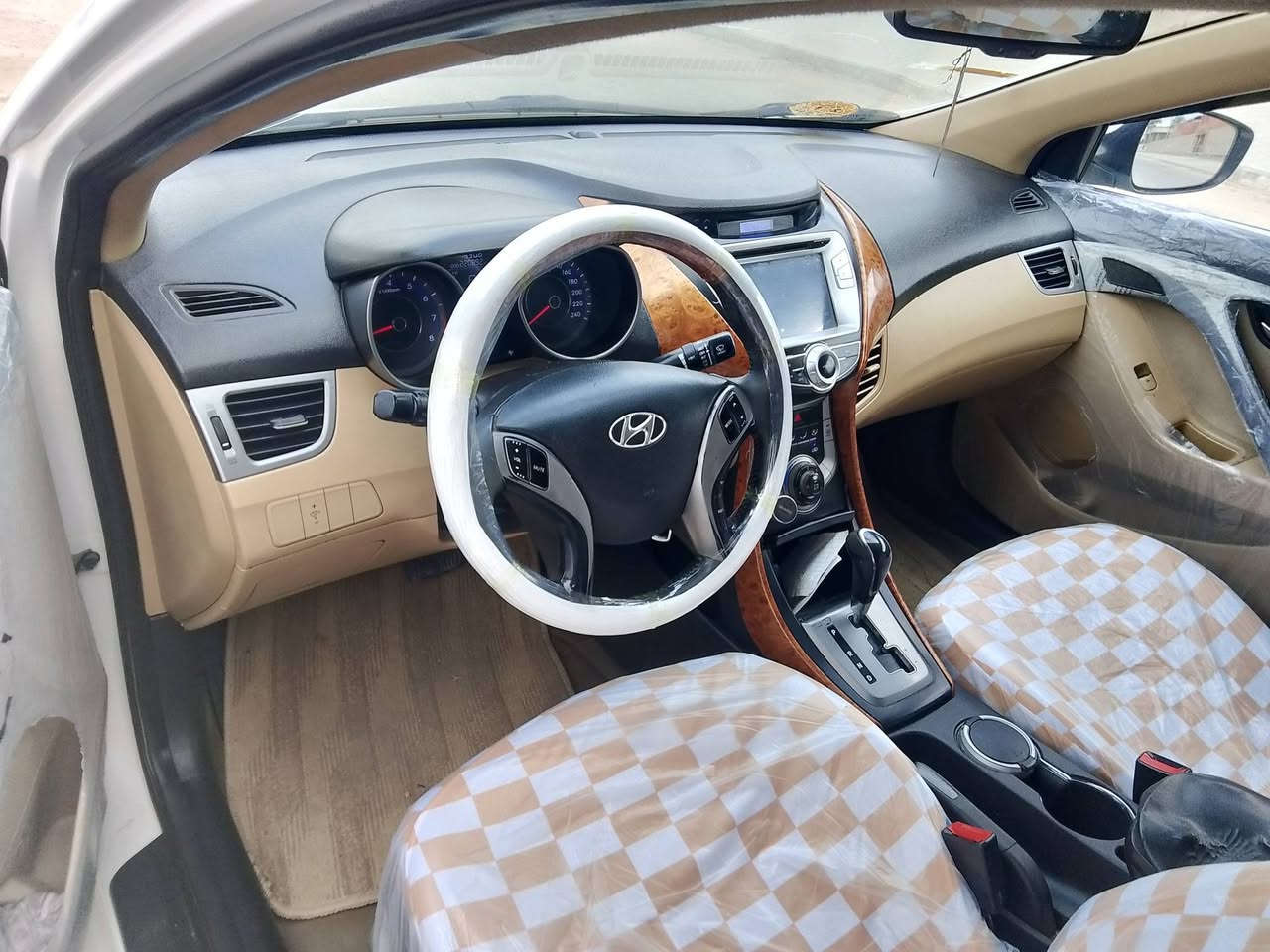 النترا مديل2014 السياره مكفوله من كلشيه فول مواصفات فتحه شاشه كامله حساسات فول مواصفات السعر 128التصال***********
