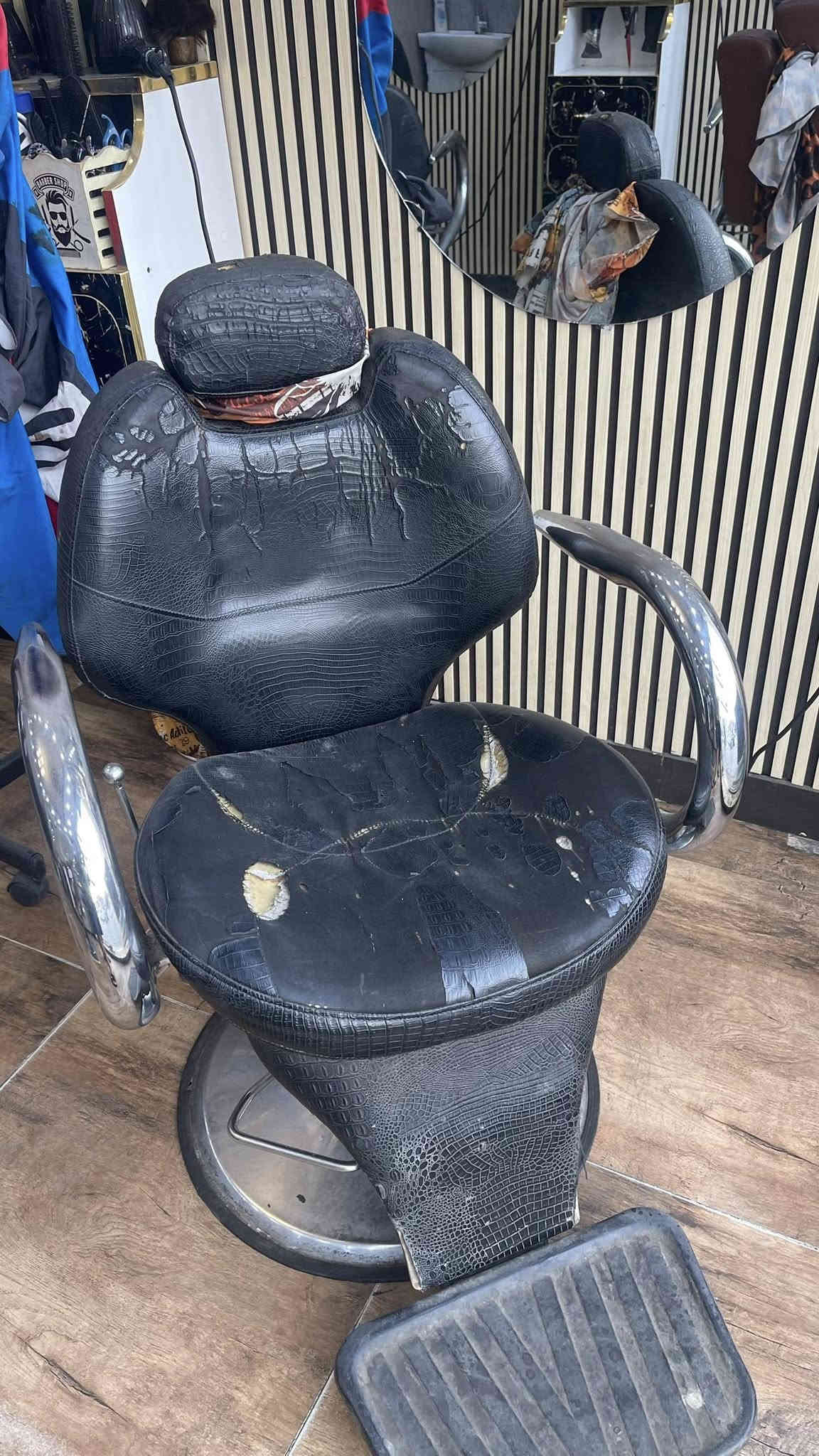 كراسي عدد ٤ للبيع بغدادالطوبجي
***********
