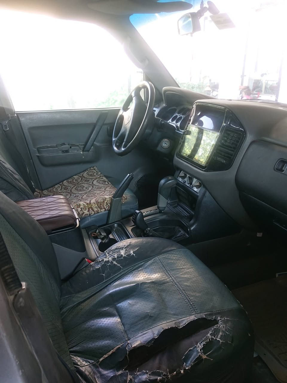 السلام عليكم
باجيرو 2002 محرك 3500 تجفيت جديد قبل 10 ايام 
رقم انبار  مشروع وطني تحويل ثاني يوم .. السيارة خير من الله مال جناي التفاصيل اتصال ***********.. السعر 75 وبيه مجال
