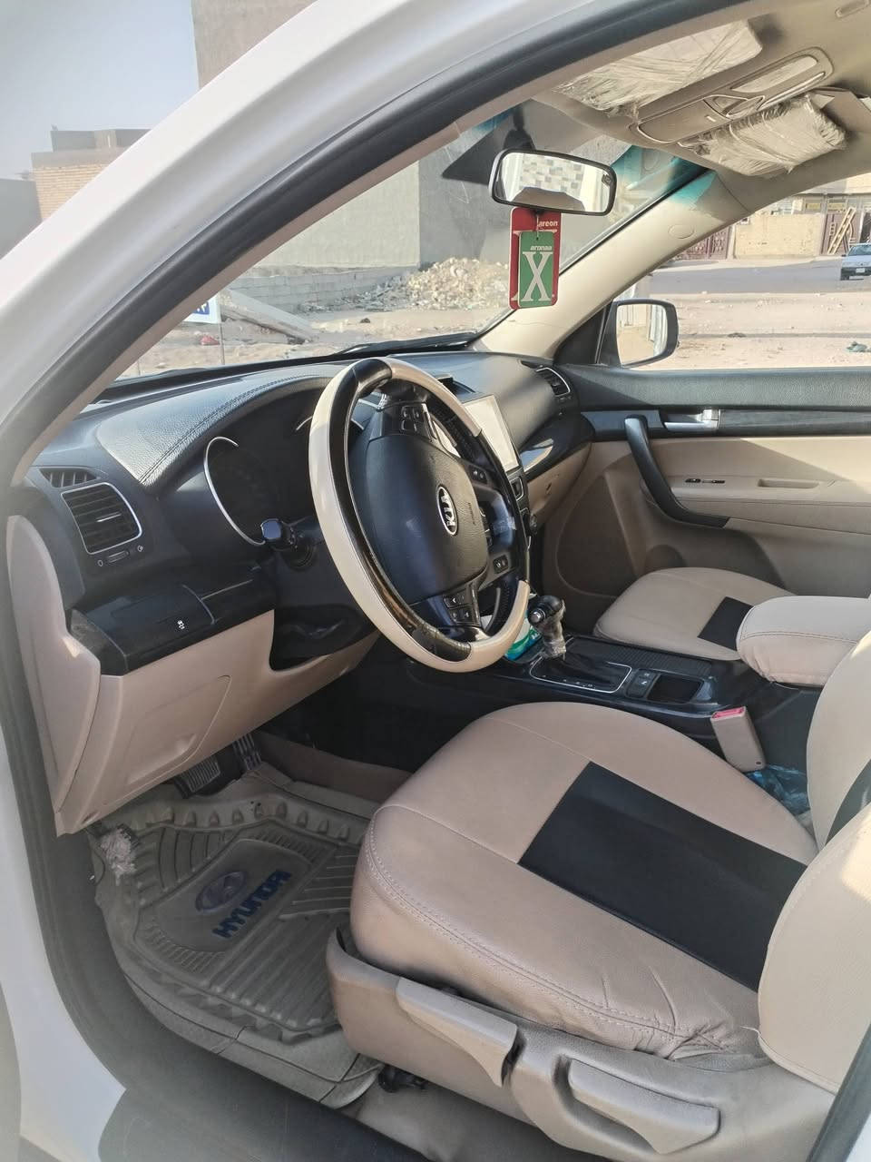 سورنتو خليجي ٢٠١٤ محرك ٤ سلندر... اشاير مرايا.. ٧راكب ٣قطع تبريد بأسمي بيها باب الصدر بي صبغ سعرها ١٥٧ مكاني كربلاء موبايل ***********
