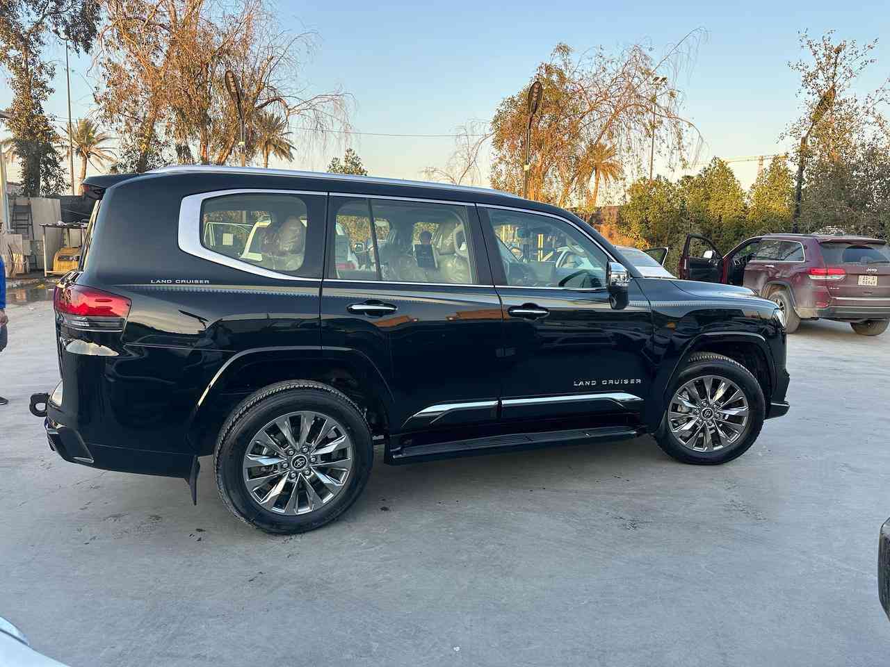 السلام عليكم
البيع لاندكروز 
موديلها ٢٠٢٤ 
مواصفات vx LlMlTED تنفس طبيعي بريم اصلي 
مغلفه ppf سعرها ٢٥ ورقه ضايفه الها
ماشيه ٢٥٠٠ الفين و خمسميه كيلو متر 
رادار تحديد مسار كشنات كلهن كهرباء و تدفاء تبريد 
مواصفات ال vx لمتدد معروفها 
مكاني بغداد
ورقم
***********
