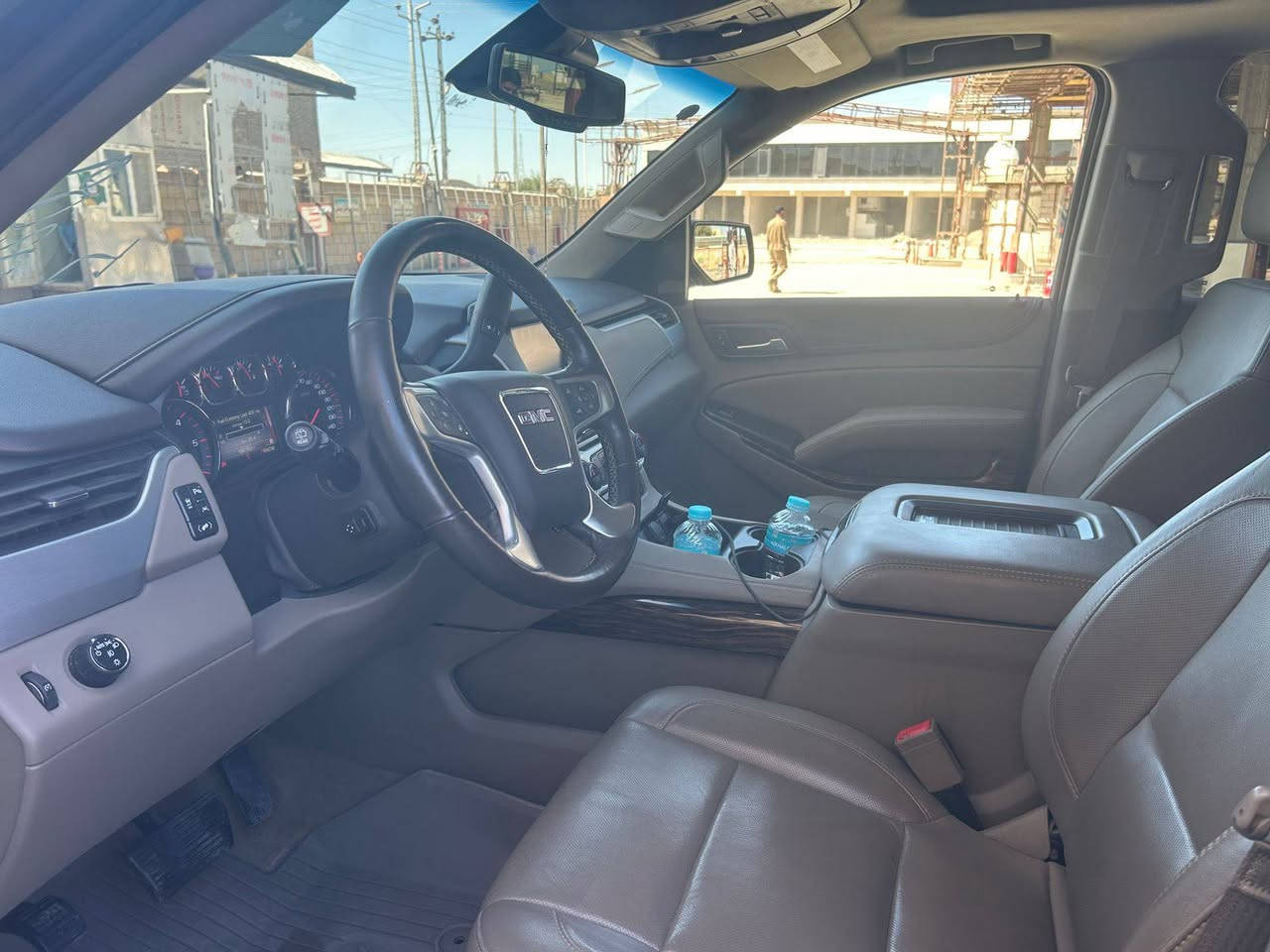 سلام عليكم جي ام سي يوكن  موديل ١٦ كتاب ضباط رقم بغداد سنويه ب اسم المشتري  سياره كفاله بيه بارد شبرين  سياره جديده واحله من الصوره فول موصفات  مكان السياره ذي قار الناصريه 
السعر قفل 33الف دولار رقم الموبايل ***********
صوره الحادث مرفقه حادثه بسيط جدا بارد شبرين فقط
غير متواجد على الانترنت
