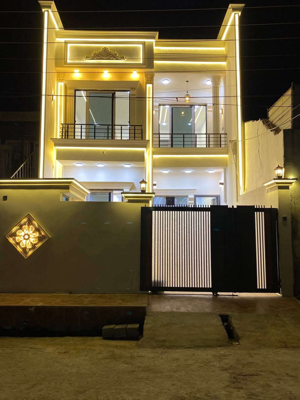 #دار_للبيع_طابو_صرف_حديث_صفر 

#المساحة. 135 م واجهة 6,5 م 

#طابقين 3 غرف نوم هول استقبال مطبخ صحيات في كل طابق مع كراج 

#الموقع . الأسرة والمفقودين موقع مميز حرف T

#الموقع مميز جدا خلف التجاري 

#السعر . يرجى الاتصال بنا على رقم المكتب او مراسلة الصفحة الرئيسية ***********

#تواصل_مع_إدارة #مكتب_القضاة_للعقار 
#كركوك_حي_عدن_قرب_جامع_تحسين_صوراني_وبقرب #خدمات_باريس_للدهون_مقابل_سمايلاند_المائية

#للاتصال #والاستفسار .
‏‪***********‬‏📱
***********
