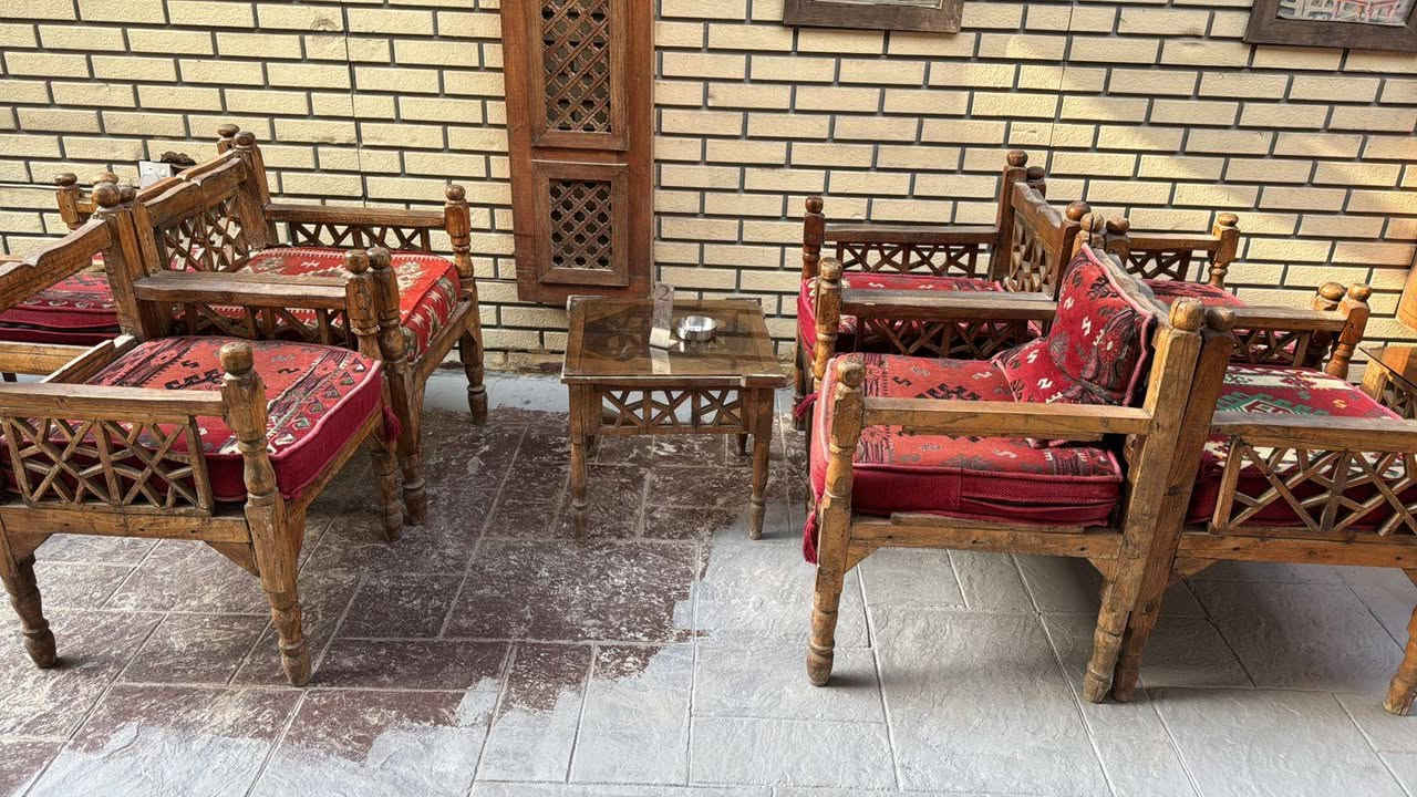 كراسي وطاولات تراثية أصلية مناسبة لمشروع كهوة – مطعم – قعدة تراثية
• العدد: ٤٨ كرسي (من ضمنها ثنائيات)
• ١٨ طاولة متناسقة ويا الكراسي
• خشب متين وتصميم تراثي أنيق
• الحالة: تحتاج فقط صبغ (يعني مشروع جاهز وينطن روحية كلش حلوه للمكان) 

السعر مناسب
للاستفسار الاتصال بالرقم ***********
