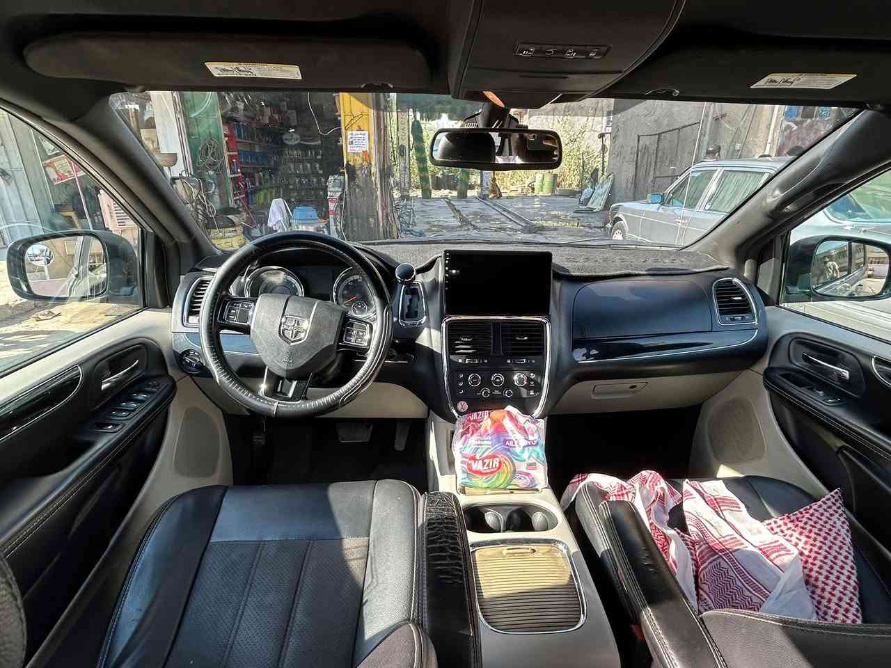 دوج كرفان sxt 2019
ضربتها بالجنطة
وبيها صبغ قطعتين 
ماشية ١٥٠ الف ميل
محرك و كير كفالة 
حماوة ثابتة
تبريد ممتاز ٣ قطع تحكم خلفي 
ابواب شفط
صندوق كهرباء
عوارض القمارة موجودة لكن ما موجودة بالصور

لايتات عدسات 
تم أضافة شاشة ( والشاشة الاصلية موجودة)
تم أضافة حصان ( التنتا) الخاص بنوع ال gt.
نظام abs
نظام مثبت سرعة

بأسمي... صارلها ٤ سنين عندي
المكان غزالية

السعر ١٧٢ بيها مجال بسيط 

انا مكلف بالنشر اتصل على الرقم 

***********

