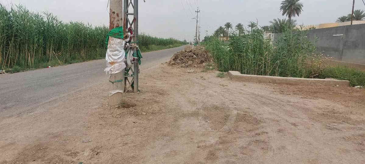 للبيع بيت نزلة السيد تاج الدين ع واسط الحفريه
طابو زراعي سند25
وجهيته عشره متر، صافي ونزال فوگ ال45م يتكون من غرف نوم عدد 2 صاله وصحيات داخليه وخارجيه حديقه كبيره وترك 60م مربع ارضيه مرمر صب مسلح طابوق جمهوري كامل مابي اي نقص اضافه الى استقبال كبير ومطبخ وطارمه(( السعر 140)) قابل للتفاوض للمعلومات الاتصال على الرقم ***********
