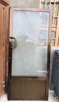 باب المنيوم للبيع السعر 50 الف.        للأستفسار /07733835958