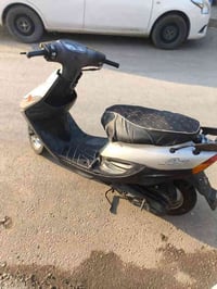 دراجه للبيع تخبل كدام عينك نضافه فول بس سلف مايشتغل فقط سعر دراجه 300و...