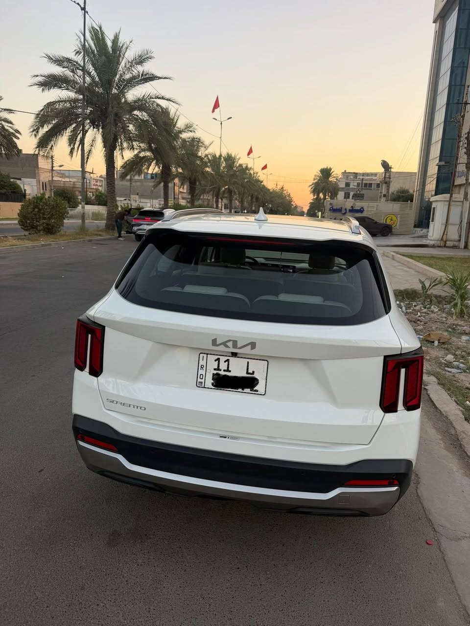 سلام عليكم سورنتو خليجي بغداد مكفولة عدا بارد بسيط بالباب الخلف الراكب بايدي انطخت موديل ٢٠٢٥ ستة اسلندر بانوراما حساس خلفي امامي كامرة خلفية كشنات كهرباء سبعة راكب كير ماوس شاشة متصلة ثلاث قطع تبريد اوتو هولد  جنطة كهرباء وبعد بيه مواصفات معروفة ماشية ١٩ الف مكاني السيدية السعر ٣٠ الف يعني ٣٠٠ورقة ***********
