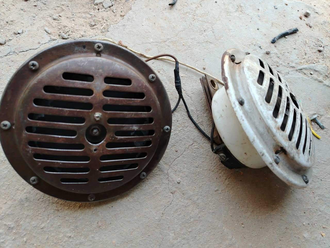 سلام عليكم اريد ابيع هو نات بوش أمريكي وياباني على الكناني البيض البيع مامتواجد علفيس عيد النشر بسبب الوعود الكاذبه تريد تشتري سعرهن ١٥٠ بيهن مجال او مراوس بسيدان ***********
