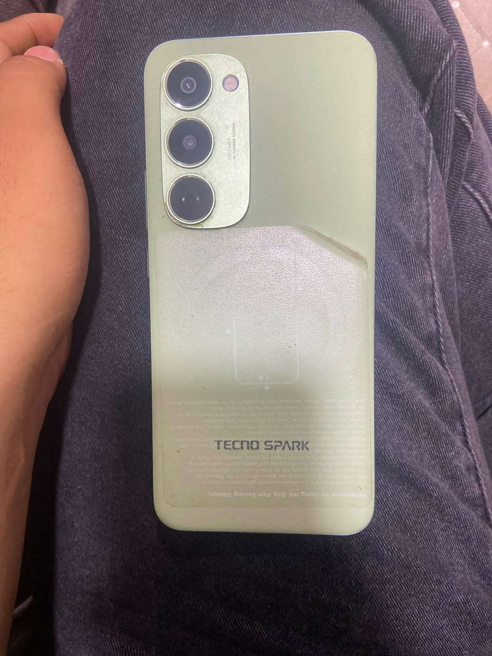 جهاز للمراوس بأيفون  عنوان الامين ثانيه
***********

هذا الجهاز هو هاتف ذكي من طراز Tecno Spark 40 Pro+ باللون الأخضر.يتميز الجهاز بكاميرا خلفية رئيسية بدقة 50 ميجابكسل.يحتوي على بطارية بسعة 5200 مللي أمبير وشحن سريع بقدرة 45 واط.يتوفر الهاتف بذاكرة تخزين داخلية تصل إلى 256 جيجابايت وذاكرة عشوائية (RAM) بسعة 8 جيجابايت.
