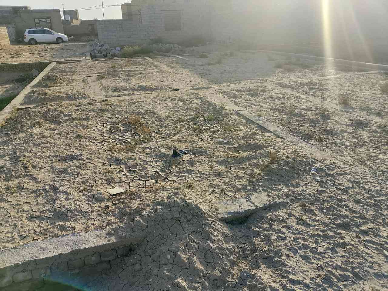 بتلو زراعي للبيع طابوك جديد ومدفون وكامل مساحته 200متر
قريب ع الصيطره مال السهلان منطقة حلو متوفر بيه كافة الخدمات 
يصير بضهر البانزين خانه الجديده اي استفسار  على رقم ***********
