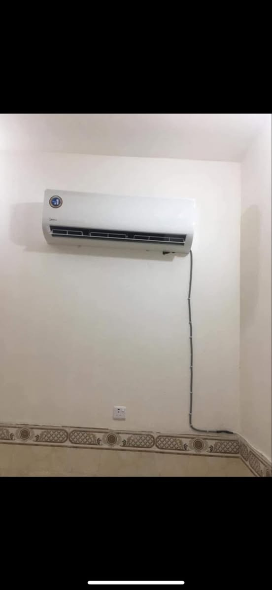 اعلان
شقة للايجارطابق ثاني جديدة صفر (عوائل فقط)
تحتوي على غرفتين نوم وصالة كبيرة ومطبخ وحمام وسبلت 
السعر الايجار الشهري (200)الف 
العنوان - شارع الزهور بالفرع المقابيل افران الكرخ 
للمعلومات اتصل ***********
