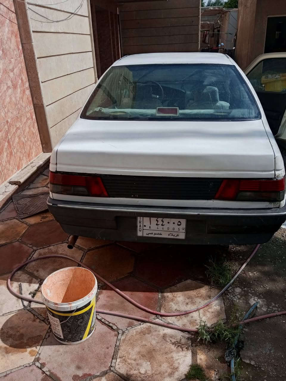 السلام عليكم عندي سياره بيجوا روى موديل 2009 السياره مسمكره جديد كلج جديد كامله بيها نواقص قليله جدا السياره عليها غرامات 300الف رقم كربلاء مشروع وطني السنويه تنتهي نهاية العام السنه صاحبها يريد تحويل السعر 16ورقه السياره موجوده في بغداد الزعفرانيه للاستفسار تلفون ***********
