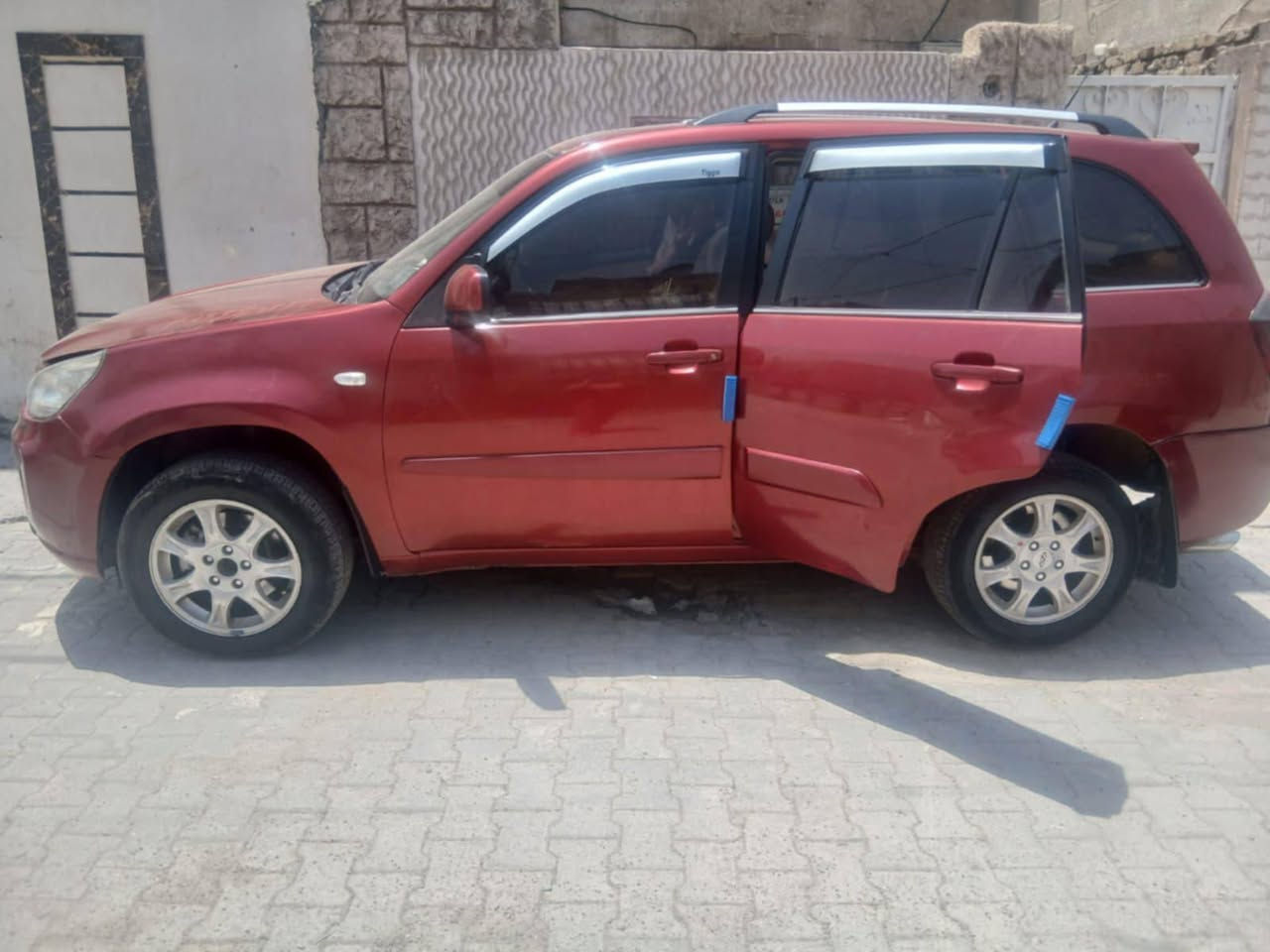 سياره تيكو موديل ٢٠١٣ نظيفه انظف واحلى من الصوره صاحبه مدرس متعبانه من البيت للمدرسه مداور ثاني تتحول باسمك  السعر ٦٠   مكان السياره بغداد ورقمه بغداد الاتصال عل ***********
