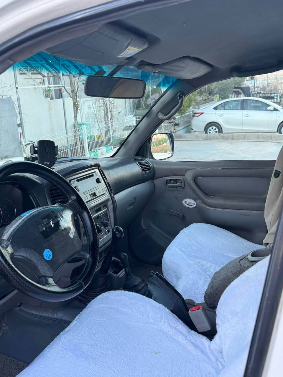 مۆنیکا ٢٠٠٤ بۆ فرۆشتن  گۆرینەوە ناکەم
سەیارەکە ساخە ساخ
موس و براوەی بەشەرت
گێر و مەکینەو ئەگسل ی بەشەرت زۆر خاوێنە
کەفیلی ماڵی مەدەنی ئەکەم 
سەیارەکە تا بڵێت تازە و جوان ماوەتەوە 
مەشتەریت تێل بکە لە خزمەەدام
***********
*********** السليمانية, العراق
