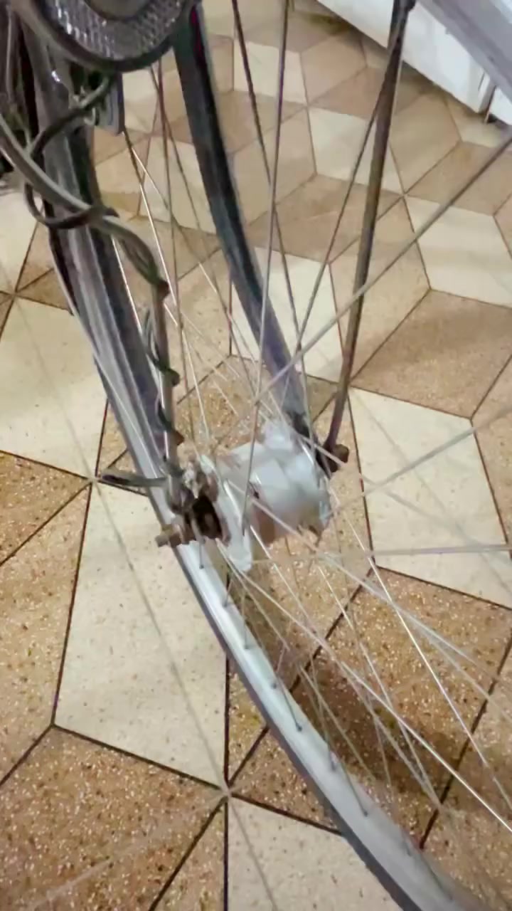 سلام عليكم بايسكل حجم 26 بداله ثلاث نمر حساس امامي خلفي لايت كله شغال سعره 80 وبي مجال مكان ديالى بعقوبه بهرز ***********
