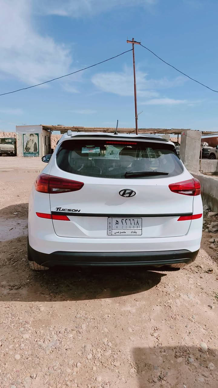 السلام عليكم
توسان ١٩ خليجي ماشيه 122000 
 كوري اصلي الرقم شبه مميز متكرر .. ( مشروع وطني )
بصمه تشغيل وابواب
. كراسي كهرباء
 مغلفها جلد + الارضيه 
ايرباك عدد ٢ 
تحكم ستيرن
. لايت عدسات 
 الخلفي لد 
 بروجكتر زينون..
. الداخل بلاد الاصلي يعني بدووون صاج
. (سستم صوت ( sp)نقاوه وصوت عالي وبيسات لان تعرفون سماعات التوسان مو حلو صوتها٠٠٠ )
. مري شفط اكيد
. خمس عدسات اصلي مو شد + البروجكتر زينون
. شاشه جبيره
. ترحيب عند الاقتراب
 يدات نيكل
.الموضوع المهم والضروري السبير منازل 
حتى الشبجه بعدها بالجيس ممفتوحه
. تخم تاير جديد  دهن كله اصلي
السياره استخدامي دوام وبيت فقط. 
طبعا بصمات عدد ٢ وياها والبرده هم موجوده
. مكان السياره بغداد الشعب الثعالبة 
وتدللون تجون تشوفون حاضر اني
ملاحظه ( الدعاميه الاماميه صار بيها كسر كلش بسيط مرجعه فايبر نفس القطعه نفس القطعه الرجعتها صبغتها اكيد لان تنشخط ..والباب الي بصف السائق تكحيل شبر واحد  ) شباك السياره الاصلي تاخذه وياها موجود عندي ضامه.. اليجي يأمر ويدلل ميكون خاطره الا طيب
الاتصال او واتساب ***********
