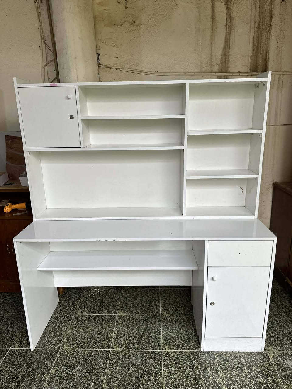 بوفيه كلاري حطاطه(نجاره) اي ضرر مابيه سعر... 150....
ميز مكتبي قطعتين حطاطه نضيف حيل السعر 100...
الشراي يتصل....***********...++اشتري غراض
