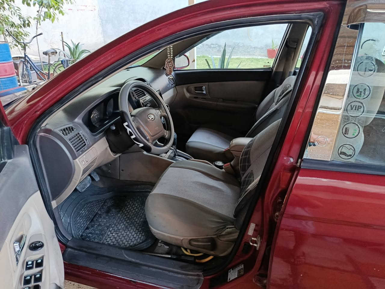 السلام عليكم كيه سبكتر للبيع موديل 2009 مكينه 2000 رقم بغداد نكليزي باسمي السيارة كفاله عامه من الضربه مصبوغه عام السياره جانت صفره ورجعنا ها نفس لونه جماليه شرط لا معجون لا ضربه فقط صبغ شواصي لغود كلهه مكفوله كير ومكينه جدد تبريد عالسويج شغال كهربائيات كله شغاله بلادي تخم تاير حداديه شاشه اخوان السيارة جديده مال جناي السياره موجوده في الحله اقرا المنشور زين وتفاصيلها زين وتصل والسياره مكفوله من كل ضربه فقط صبغ جماليه 
للاستفسار 
***********
