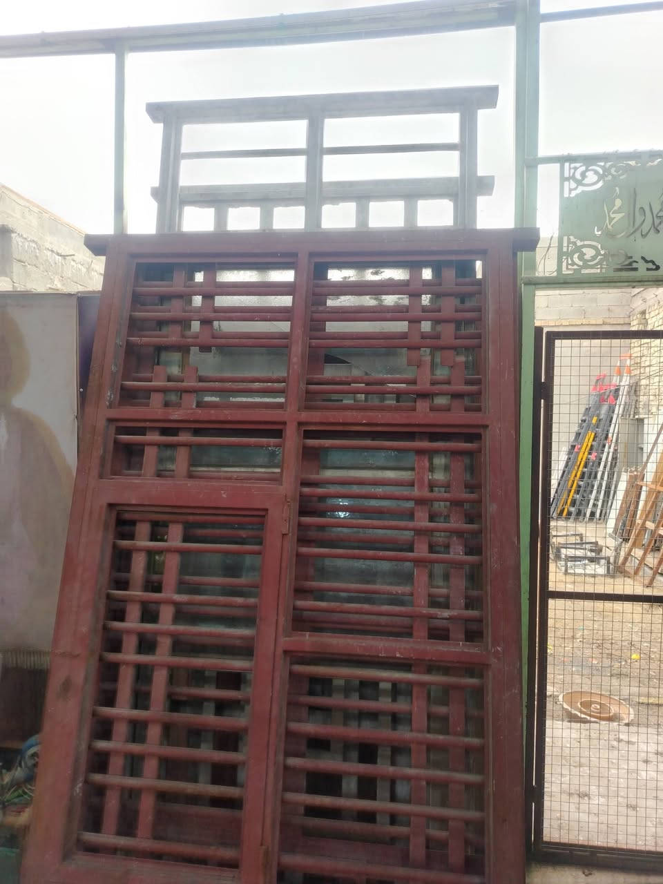 السلام عليكم شبابيك عدد٣ باب عدد١ جنل العنوان بغداد حي البتول رقمي *********** السعر ٦٠٠ الشرايع يتصل
