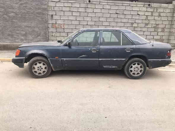 السلام عليكم مارسدس دب 
موديل ١٩٩٣
كير ومحرك بطه (محوره )
رقم بغداد  تحويل مباشر 
السياره متعوبه حيل بس كير ومحرك نضيف 
مكانه بغداد التاجي مقابيل معسكر التاجي 
السعر (٢٧$ )وبيه مجال بسيط 
استفسار اكثر رقم 
 وات ساب او اتصال ***********
