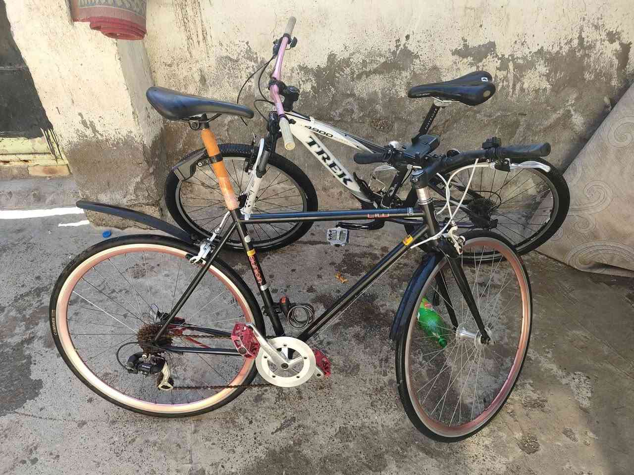 اعيد النشر بسبب الوعود الكاذبه حبيبي ماعندك حجايه لا تخابر ولا تكلي بقي وجايك بطريق ونته نايم بيتكم المهم للبيع ثنينهن واحد حجم 26 شركه تريك غني عن التعريف وثاني سي 700 حجم 28 بايسكلات باله مو تجاري وثنينهن الامنيوم مكان بوم الشام قرب القوس مال حسينيه ***********
