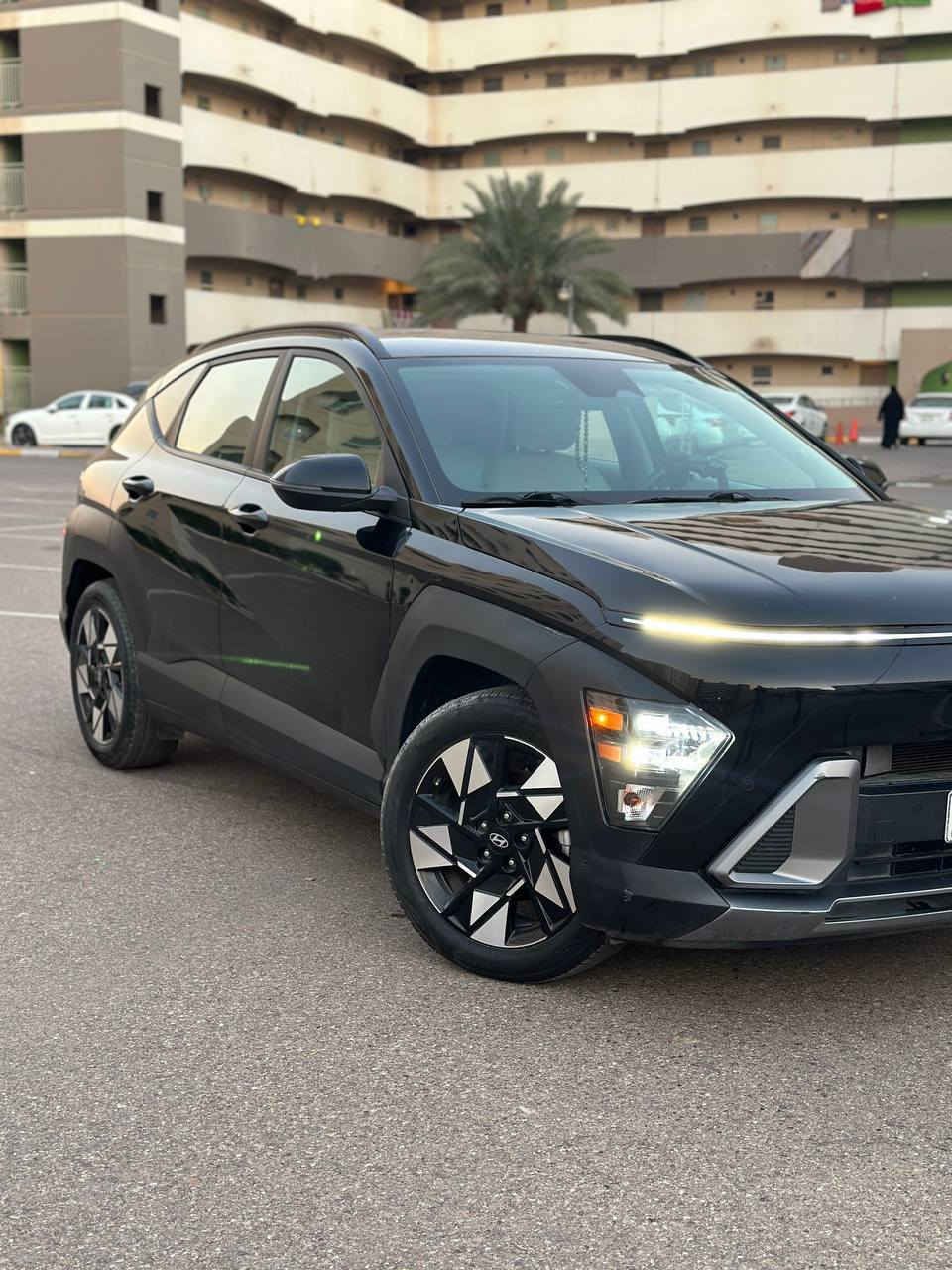 السلام عليكم 
كونا موديل ٢٤ 
لون اسود كير تعليك 
مواصفات نص فول 
كشنات تدفئه 
سايد بريك كهرباء 
أناره LED 
كشن السائق كهرباء 
نزول منحدرات 
مثبت مسار 
مثبت سرعه 
شاشه متصله تدعم نضام الكاربلي والاندرويد اوتو 
بجم كبس 
بيها تبديل باب السايق وصبغ نص جاملع وربع بنيد 
محرك وكير وكل الكهربائيات ع وضع الشركه 
بدون دواخل 
ماشيه 19mi 
محرك ٢٠٠٠ دوش  السعر168وبيها مجال بسيط والمتافيده يدعيلنه بلزرق 
سياره خير من الله وبالعافيه ع ياخذها  
مكان بغداد 
للاستفسار ***********
