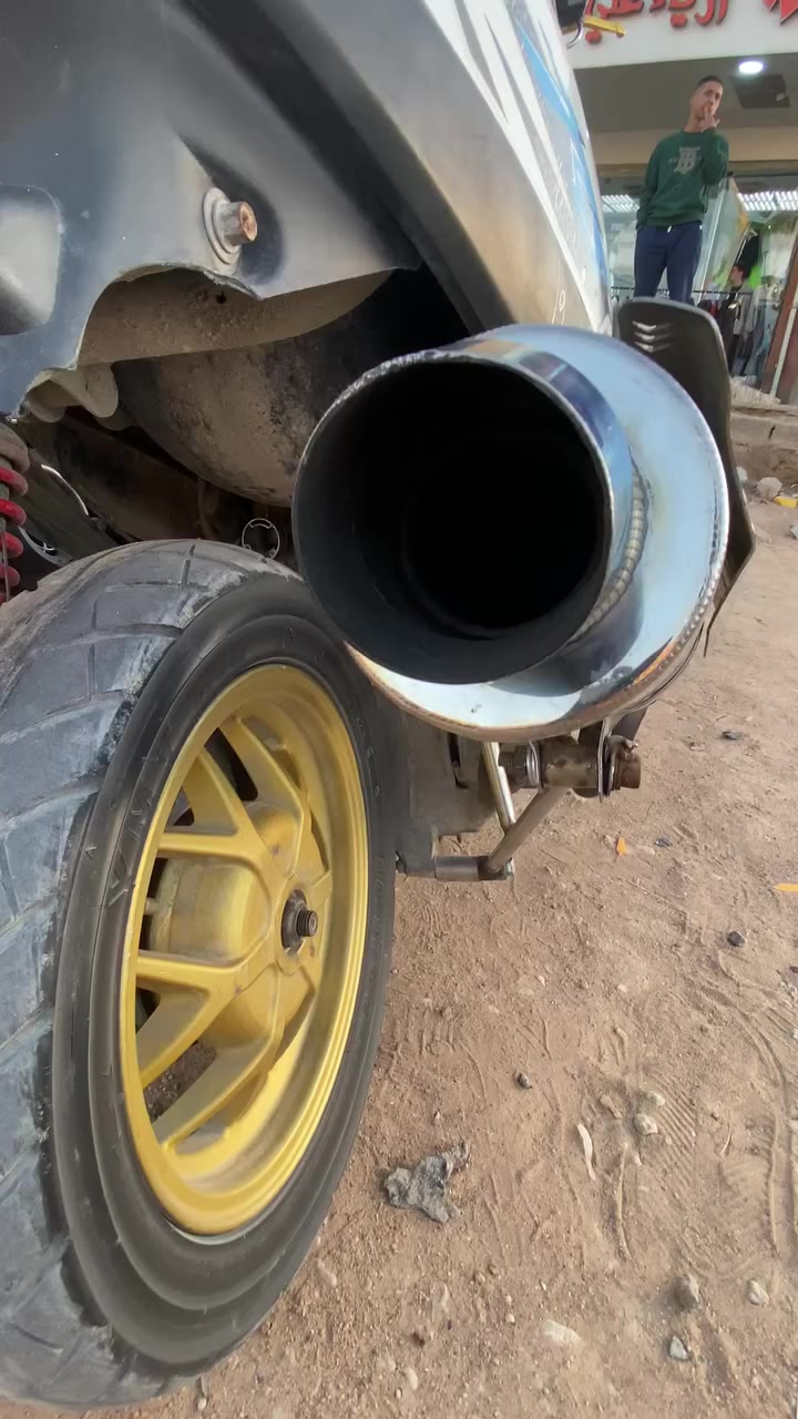 موديل 2006
بوشة 49 مكينة ما مفتوحة 
شلعة قويه 
الدراجة تزويد خارجي كهربائيات شغالة 
سلف شغال بك لايت شغال عالي وناصي شغال 
رقم *********** بس واتساب
