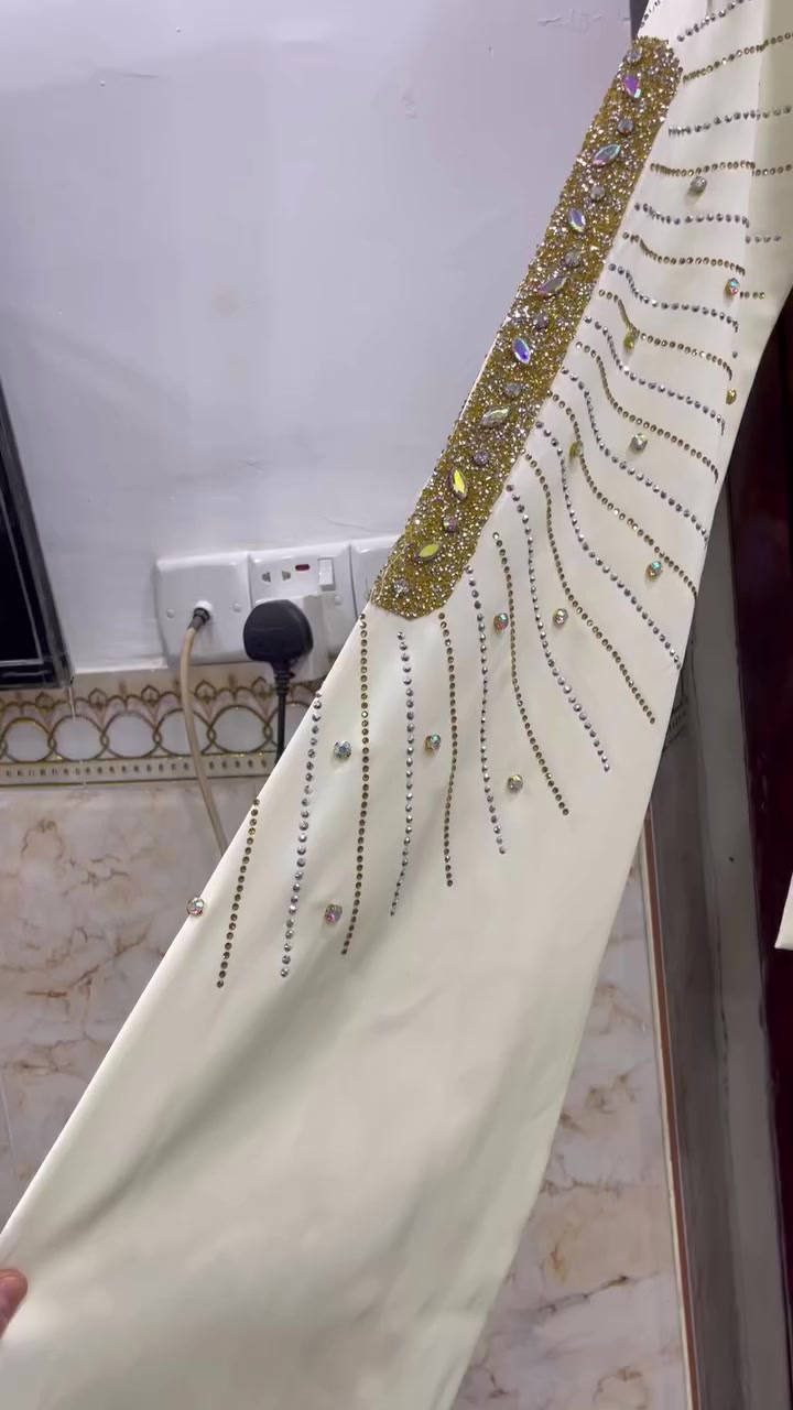 مرحبا بنات عندي هذا الفستان قفطان مخور كله يرهم جديد ماملبوس ولا مرة سبب قياس كبير عليه قياس ميديم M يلبس من وزن 60 الى 70 الي يناسبها تتفضل خاص🍓🤍


**إذا كنت صاحب هذا الإعلان وتريد حذفه لأي سبب، رجاءا أرسل رسالة إلى الدعم الفني**