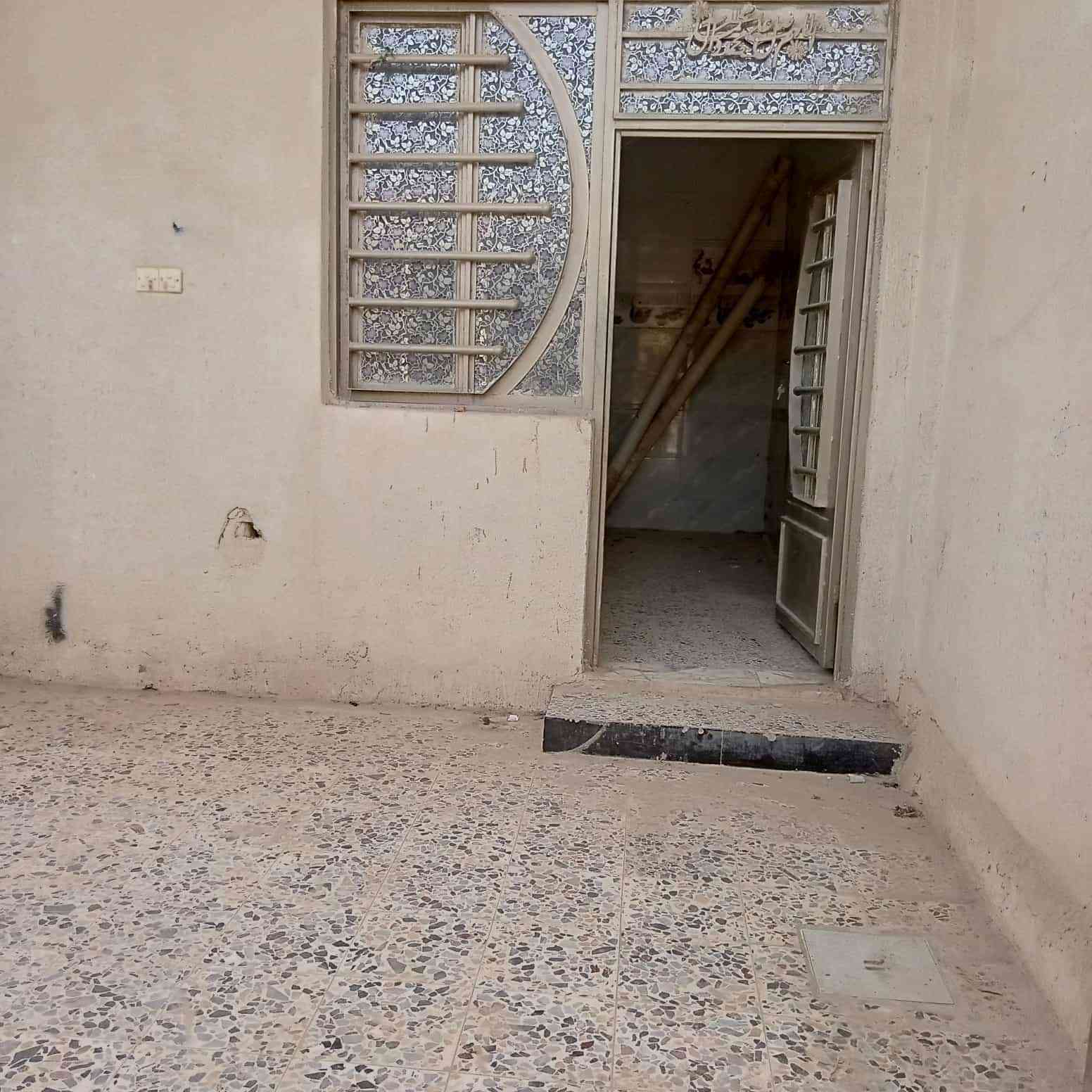 السلام عليكم بيت 150متر حي الحسن العسكري دوانم سند 25لازم قرب مدرسه الحشد يم المولده الثانية بيت طابقين بي غرفتين جوه وغرفتين فوك صاله واستقبال ومطبخ داخل الجهد الهندسي المنطقه كافه الخدمات الاستفسار والاتصال ع الرقم ***********
