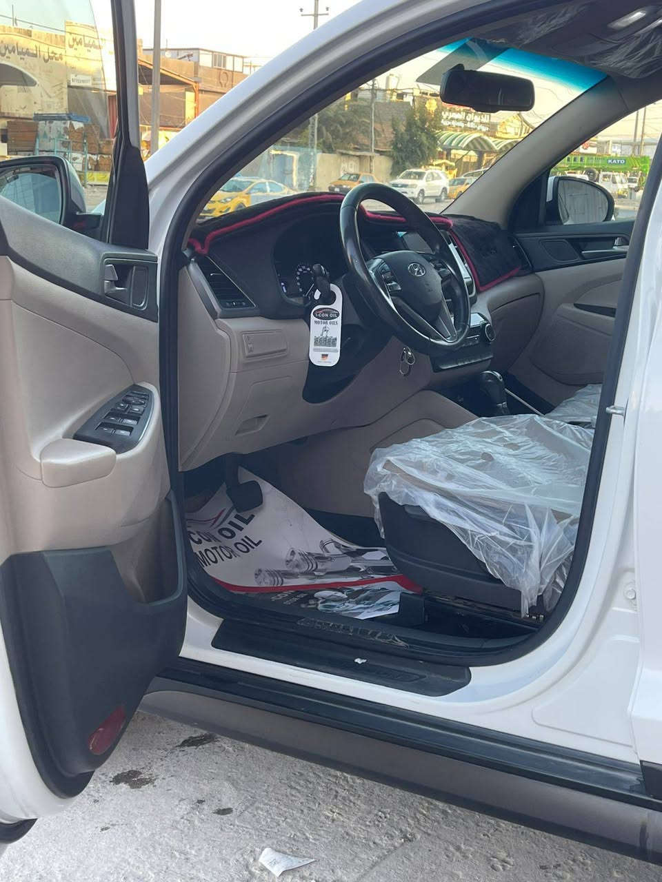 السلام عليكم للبيع توكسان 2018 خليجي 
سياره نظيفه وكاله بعدها 
رقم بغداد 
        مواصفات السياره 
سايد بريك رجل  
لايت امامي خمس عدسات  
مري شفط كهربائي 
اشاير بالمري 
حساسات اماميه 
حساسات خلفيه
نظام قياده ذاتي 
قطعتين تبريد 
تحتوي على شاشه كار ابل 
العنوان كربلاء ***********
