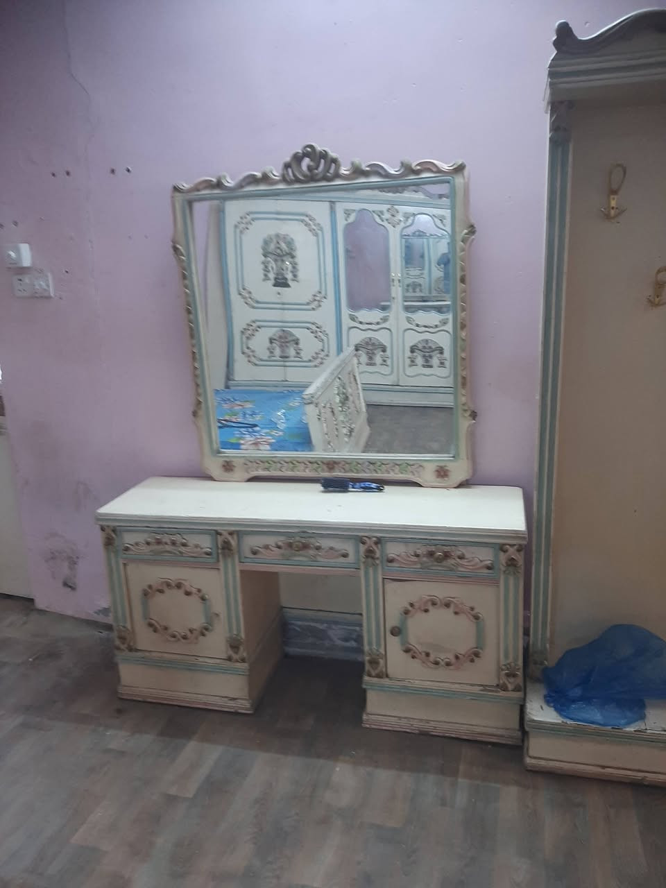 غرفه ٦ بوب ام التاج صاج بحاله جيده السعر ٣٠٠ الف واساب ***********
