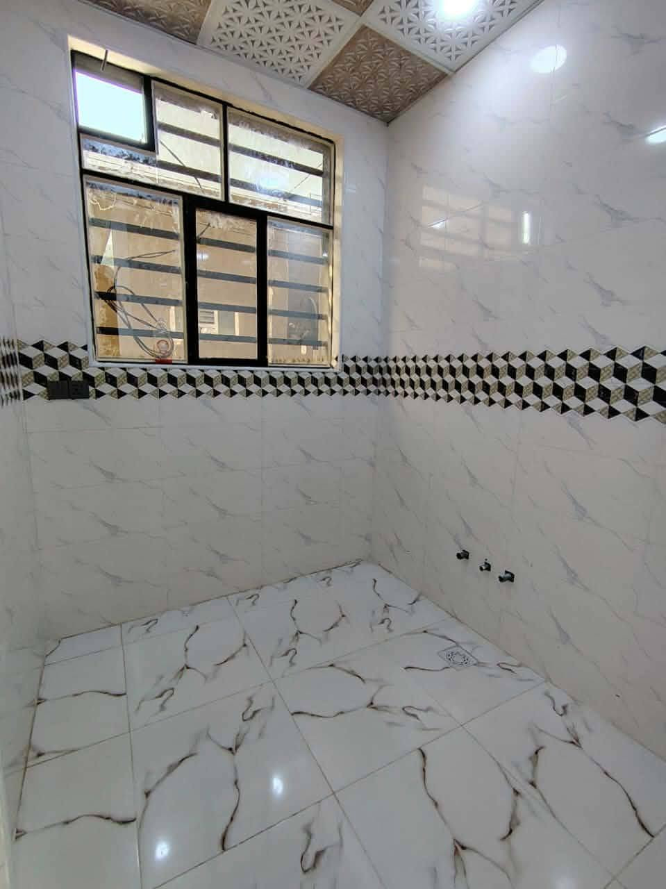 بيت اليجار 50م مقابل ملحق قريه القدير عمود 314 غرفه وصاله ومطبخ وصحيات بناء جديد.
*********** واتس
