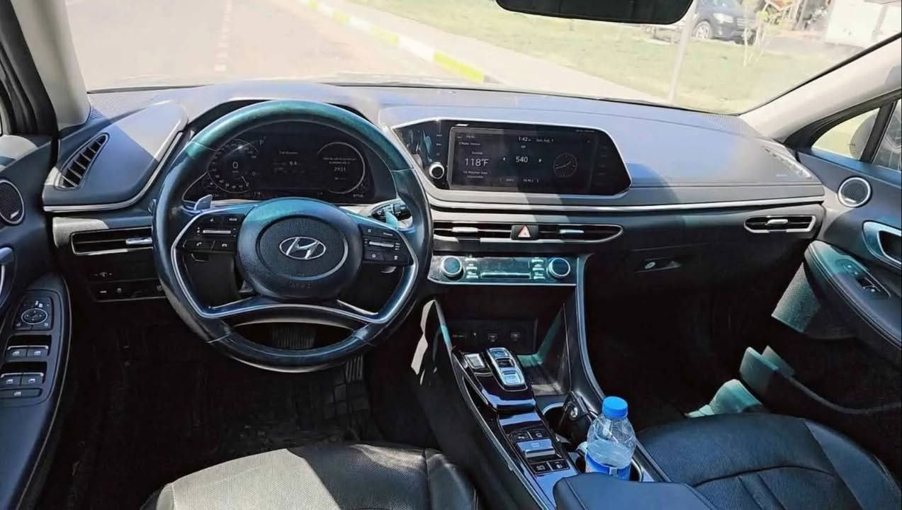 السلام عليكم سوناتا موديل ٢٠٢٠ فول مواصفات فئة لمتد سياره جديده ماشيه ٥٩ رقم كربلاء باسمي تحويل مباشر مكاني ديوانية بيه قطعتين تبديل بنيد وجاملغ و بيها باب كلير للبيع او مراوس باقل محتاج فرق السعر ١٥٥  رقم الهاتف ***********
