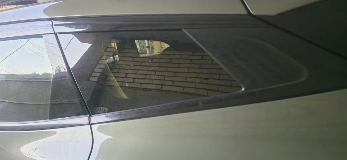 مثلاثات كيا اسبورتج شكل جديد   كاربون  سعر ٦٠ بيهن مجال. جديد غير مستعمل  مكاني البياع ***********
