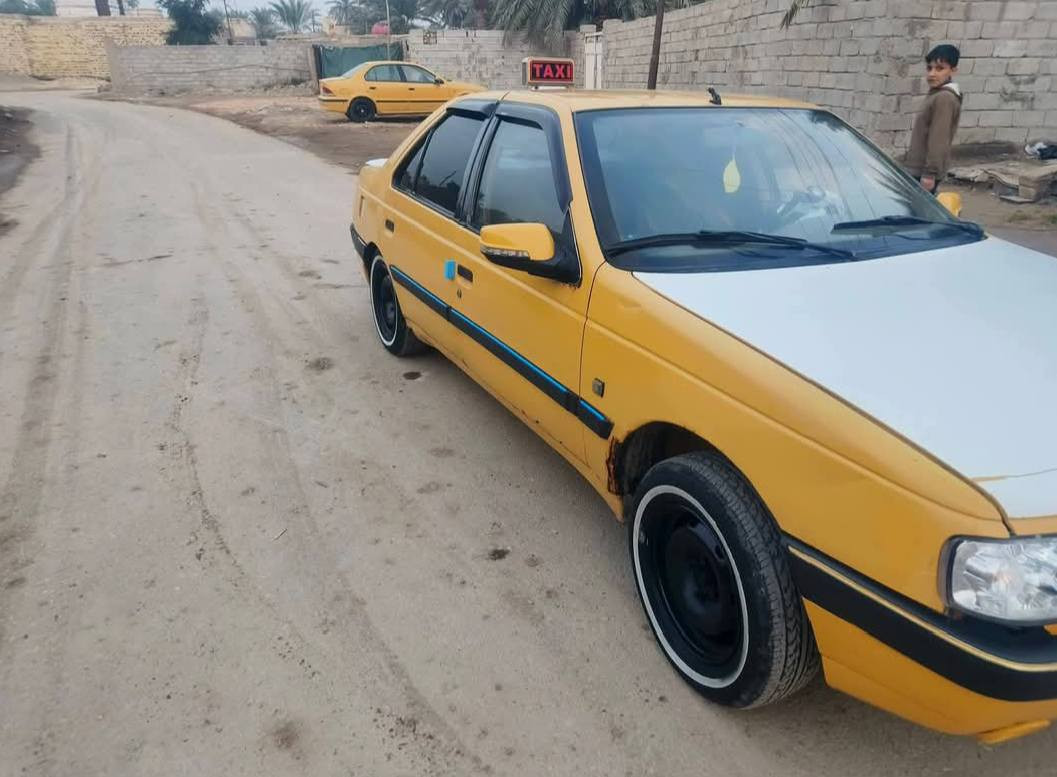 السلام عليكم 
بيجو 405 موديل 2013 سياره جاهزه بيع او مراوس بسايبه  مكينه لا تبخير ولا تنقيص كير جديد تخم تاير ابو الخطه سستم كامل هيئه وغرامه مصفره مالكها بالديوانيه  
دوشمه جديده درايمات جدد حداديتها نص عمر 
مكاني ديوانيه حي العسكري *********** السعر خاص
