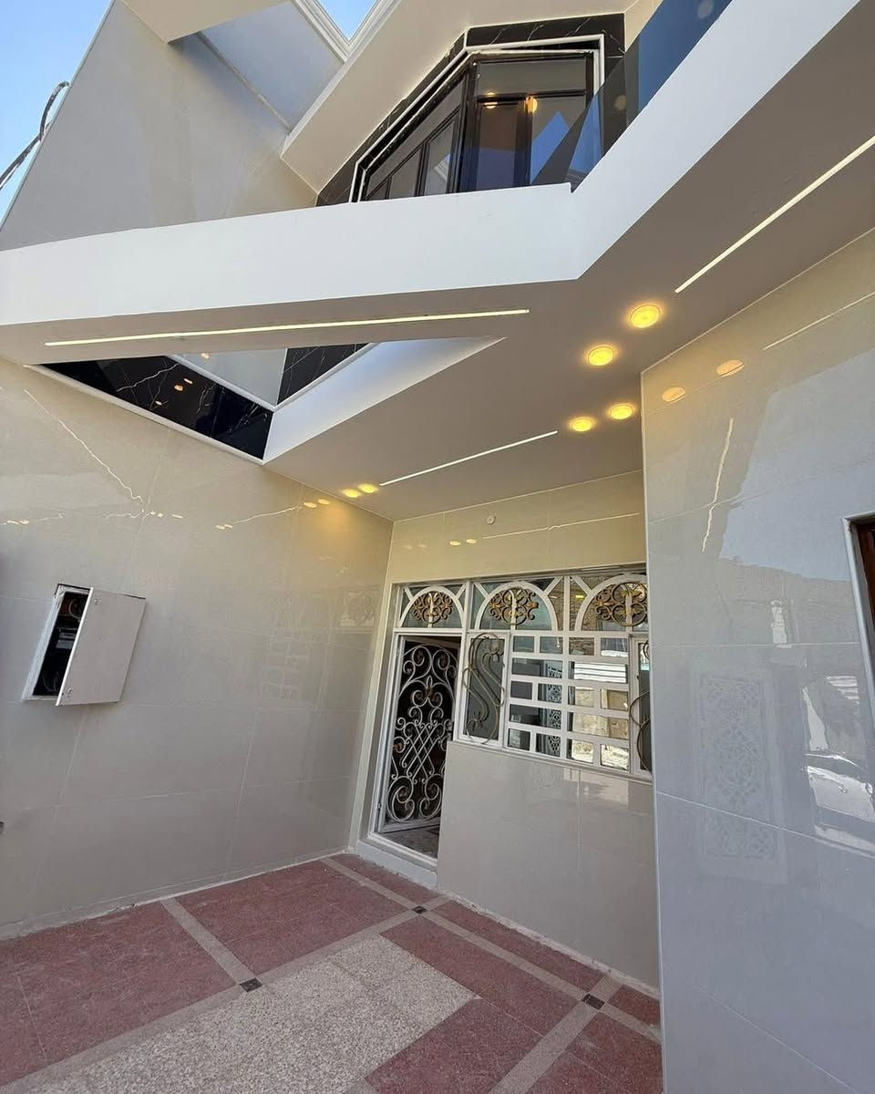 مكتب اياد اعلان عن داران  للبيع المساحه 200م حي السلام النجف الأشرف 🧿اللهم صلِ علىٰ محمد وآل محمد 🧿نظام المودرن الحديث فول vip الموقع  السلام 

التفاصيل:عندك عقار للبيع او مراوس دار قطعه ارض مرسله مكتب على رقم مكتب المساحه200م منطقه حي السلام   شارع 10
- الطوابق: طابقين  
- 6غرف نوم بيت نظام 
- البناء: فول vip
- الموقع:السلام  للبيع او مراوس 
- التصميم: شارع10 

الطابق الأول:غرف 2مطبخ  صاله صحيات 

الطابق الثاني:4غرف نوم صاله صحيات 

التواصل:مكتب اياد للعقار 

- مكتب : ***********/***********
- العنوان: حي السلام شارع المكاتب او شارع ابو دجاج قرب شارع مستوصف 

هذا الإعلان يظهر دارًا فاخرًا للبيع، مع تصميم عصري وتصميمات أنيقة.
