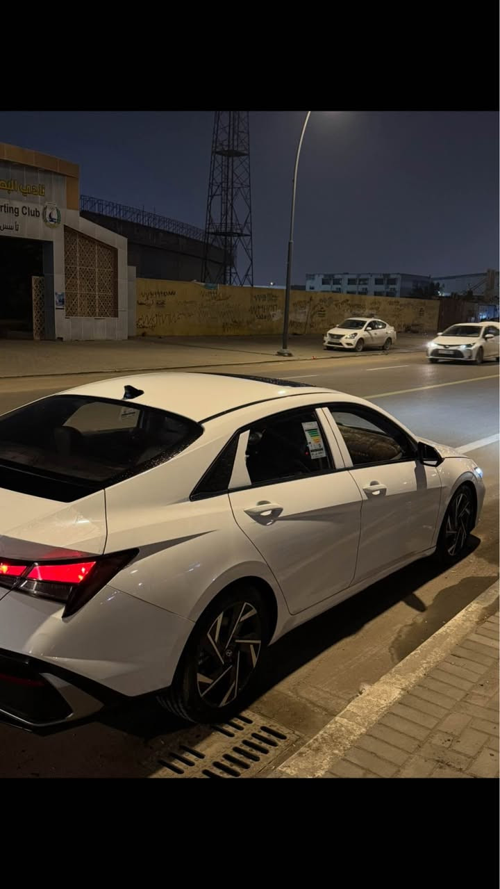 الانتره 2024 تجميع صيني 
سياره جديده كفاله عامه 
بيها فقط طخه بسيطه كلش 
1500 دبل نوزل _ حساسات _ شاشه _زنون _تايرات جدد
رقم اربيل 
المكان البصره جنينه شارع التجاري 
145 وبيها مجال
*********** البصرة, العراق
