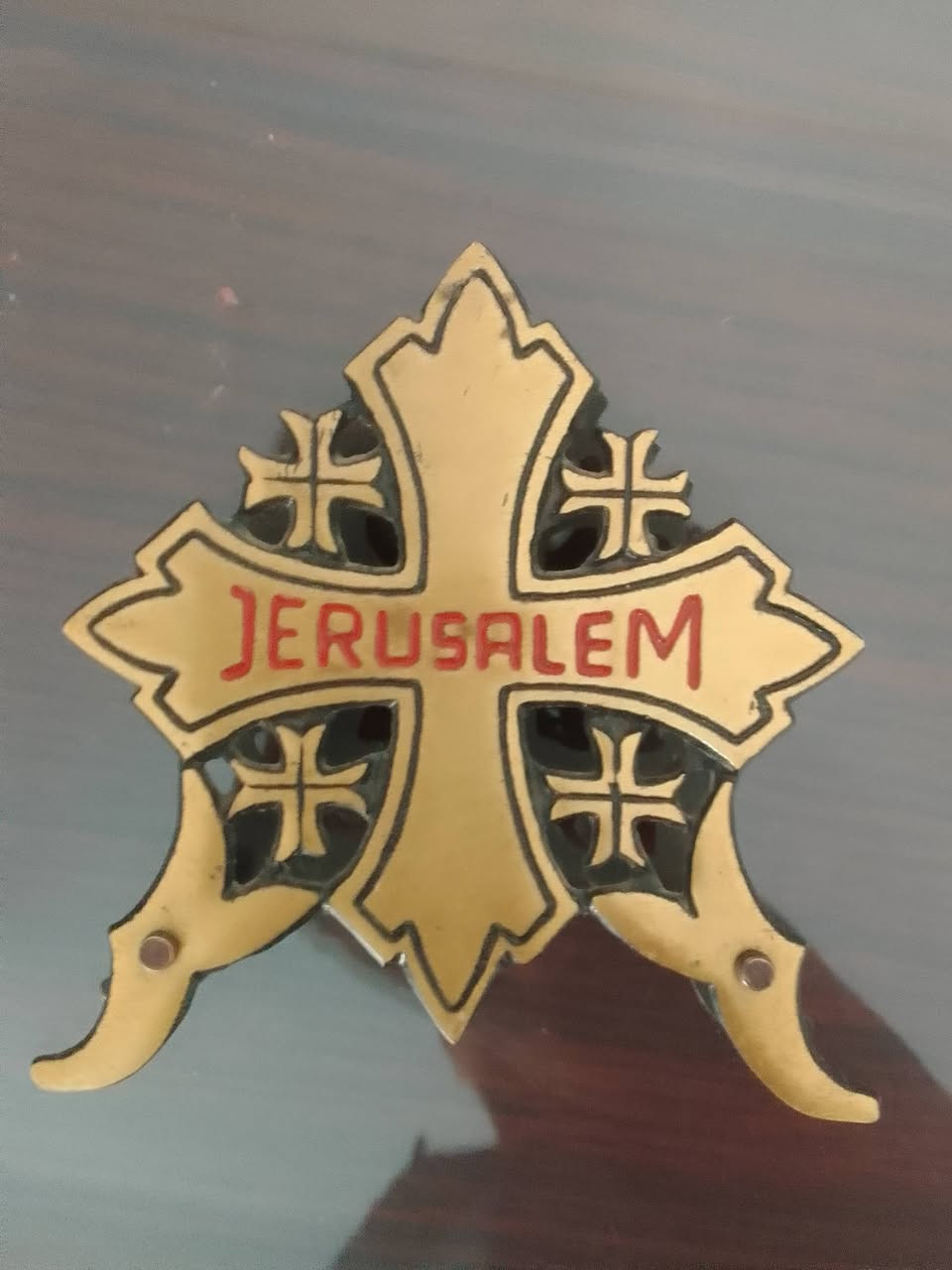 حامل رسائل بريدية مزخرف يتميز بتصميمة على شكل صليب القدس يتكون من صليب مركزى كبير محاط باربعة صلبان يونانيه ،،


**إذا كنت صاحب هذا الإعلان وتريد حذفه لأي سبب، رجاءا أرسل رسالة إلى الدعم الفني**