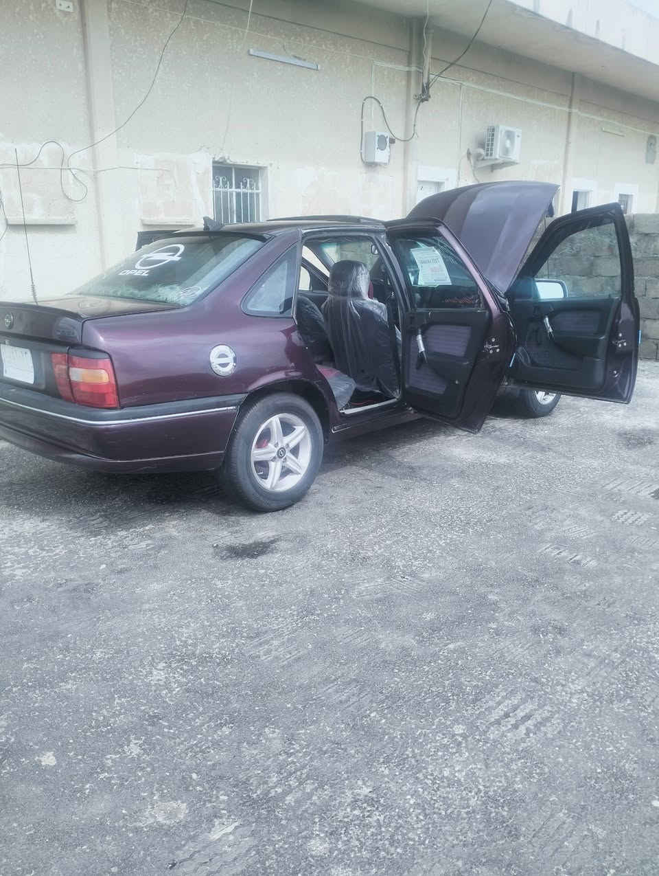 للبيع. سياره  اوبل 20توماتيك موديل 1992  رغم  الهاتف ***********
