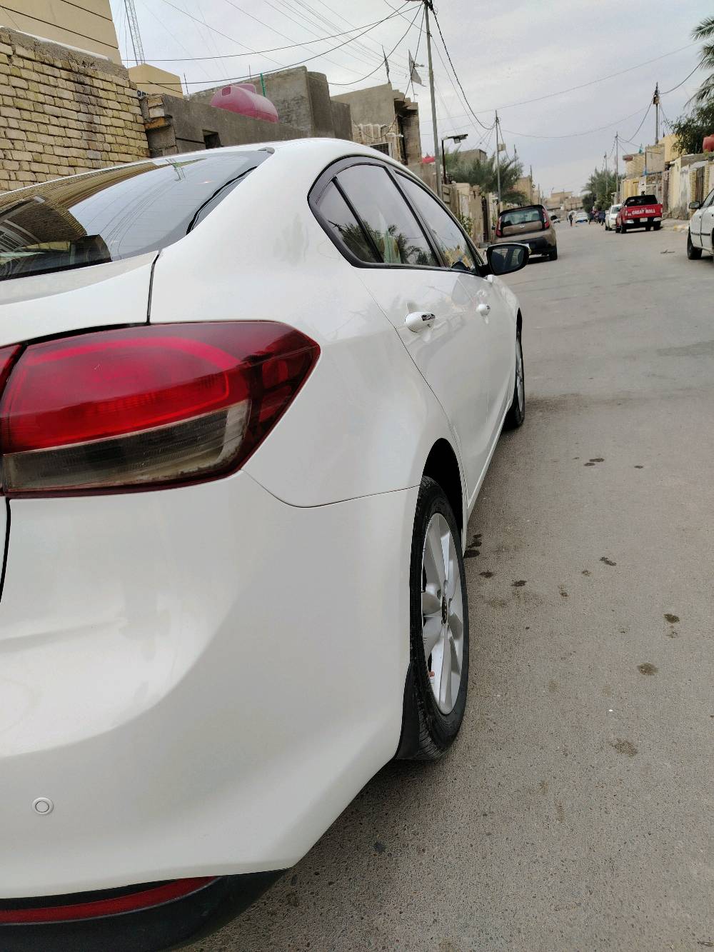 سيراتو خليجي ٢٠١٨
رقم سلمانية، تجديد وهزة قبل ٣ أشهر سنوية لغاية ٢٠٣٠
محرك ١٦٠٠ 
ماشية ١٤٣،٠٠٠ كيلو متر 
كير محرك بصمة 
حدادية جديدة 
تبريد شغال
شاشة
 وكاميرا 
ويل كب
تخم تاير جديد 
دوشمة داخلية كاملة 
حساسات خلفية 
اشاير بالمري
ثلاث وضيعات قيادة 
كار بلي 
وباقي مواصفات الخليجي المعروفة 

السيارة بيها اماكن صبغ بسيطة تنحسب ٣ قطع 
مكان السيارة واسط 
السعر 132 ورقة وبيها مجال 
للأستفسار / ***********