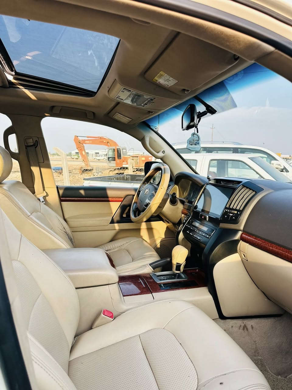 يالله سلام عليكم للبيع لاندكروز2014 فول 1/1 رقم اربيل دولي محرك 6 سلندر
بيه جاملغ خلفي مرشوش وباب مبدل اصلي فقط باقي كفاله عامه مكينه وكير ع وضع الشركه تخم تاير حداديه شراي اتصل *********** مكاني ذي قار الرفاعي السعر$320 وبيه مجال بيع مستعجل  
او مراوس حسب القناعه
