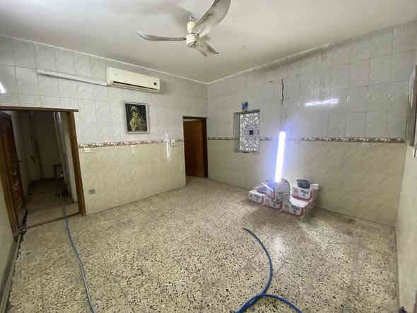 دار للايجار مساحه ٢٥٠ متر واجه ١٠  بناء نضيف جدا مرتب
طابقين محتوايته ٣ غرف نوم ومطبخ وهول داخلي وصاله كبيره للضيوف مع كراج سياره وصحيات 
موقع مميز جدا كركوك حي عدن خلف مدينة الالعاب
***********
***********
