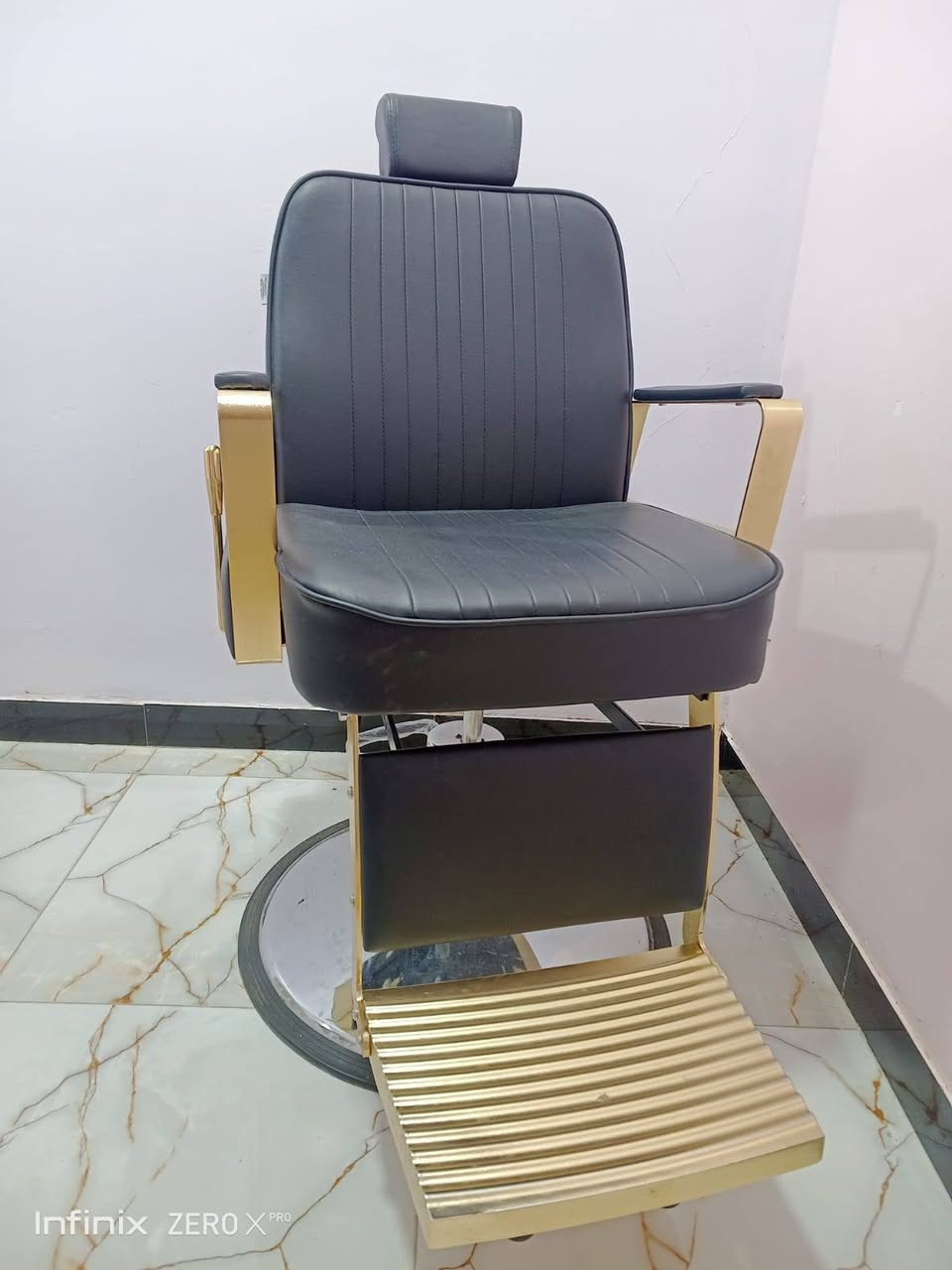 سلام عليكم
كرسي حلاقة للبيع 
السعر 375 و بي مجال 
***********

