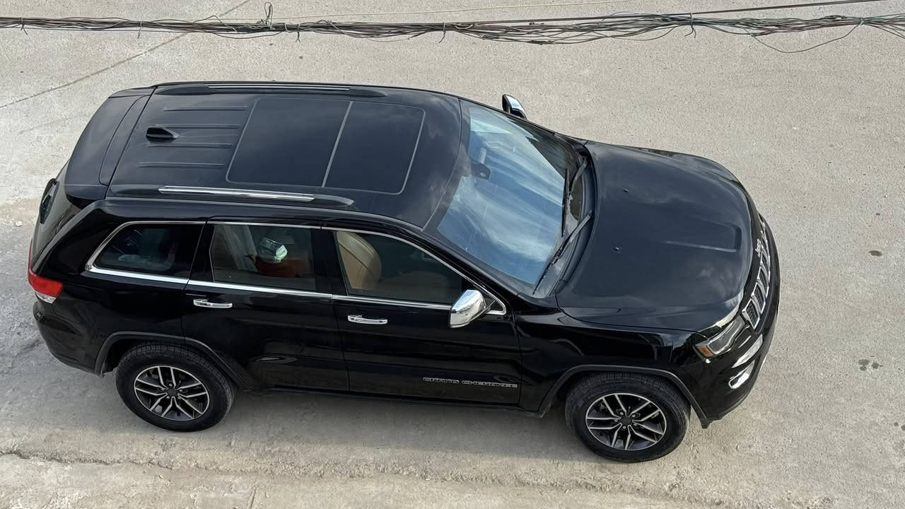 جيب كراند شيروكي  2019
لمتد 
رقم بغداد باسمي 
مغلفة ppf 
الجام عليه لاصق عاكس شمس مسموح مرورياً 
بدون حادث  بدون ايرباك  
السيارة فول ومابيهة نقص
بانوراما 
جلد 
قطعتين تبريد
تدفئة تبريد كشنات امامية
 تدفئة كشنات خلفية 
تدفئة درگة
حساسات خلفية ورادار خلفي توقف ذاتي
***********
