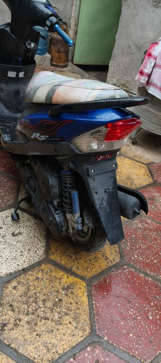 السلام عليكم من رخصت مدير الگروب
دراجه ماكس عدله مفتوحه تجفيت 49 ابلاد شرط للبيع مستعجل 
الدراجه كلشي شغال سلف هندر هورن اشاير بگ لايت لايت امامي عداد سرعه وبانزين شغال كلهن نظيفه وحلى من الصوره 
الدراجه كلشي مناقصه 
الدراجه بيهه شيال راجع رياضي وبييه صدر رياضي وفج توبو رياضي دبل رياضي سبايدر كاربون فايبر وسلف ＷＦ رياضي بيهه باتري حجم الجبير 7 امبير 
سعر الدراجه 650 وبيه مجال للطيبين 
مكاني كربلاء حي الحر قرب مجمع ليمونه 
***********
