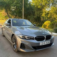 للبيع BMW 330i موديل 2025  وارد امريكي قطعتين صبغ فقط اللون سلفر ماشيه...