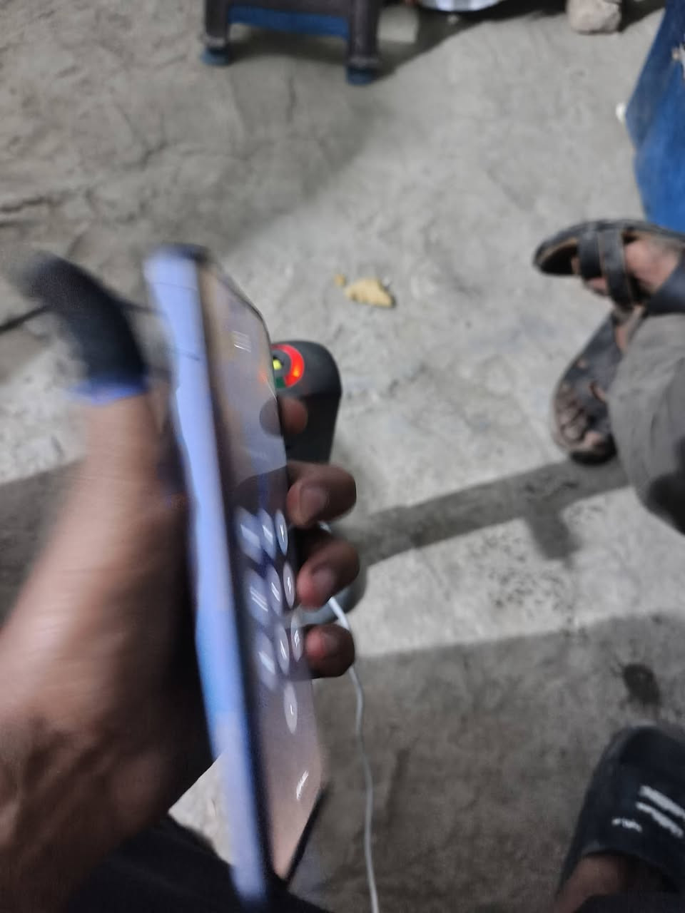 ملاحظة هاي الزكة مكسرة مع كامل ملحقاته للمراوس للتواصل مسنجر و واتساب ***********
يأتي هاتف ريلمي C75x realme C75x بشاشة 6.67 بوصة (120Hz)، معالج MediaTek Helio G81 Ultra، كاميرا خلفية 50MP، وبطارية 5310mAh تدعم الشحن بقوة 45W。 يتوفر في السوق العراقي بسعر يقارب 205,000 دينار عراقي لنسخة 256GB مع 8GB رام.
